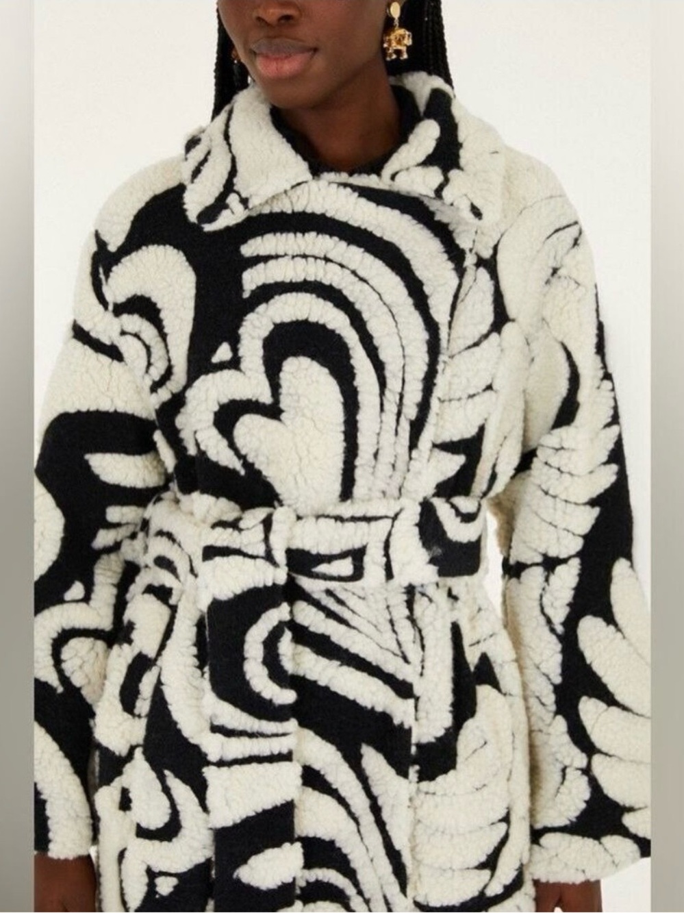 FARM Rio Black & White Abstract Sherpa Robe - Picture 5 of 7